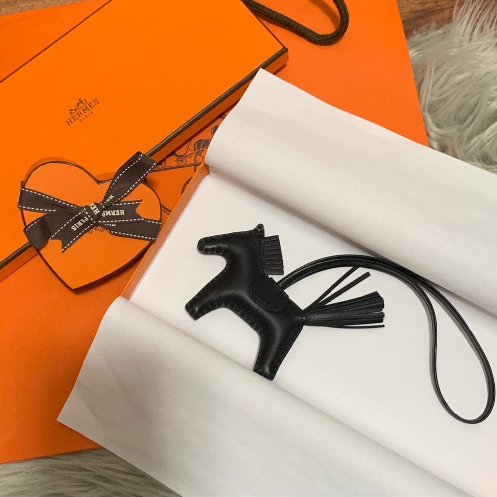 Hermes so black rodeo PM milo